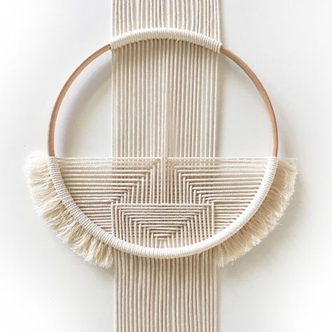 Makramee Wanddeko von STUDIO NOM - bluebell home -schöner leben- Macrame Circle, Macrame Products, Macrame Ring, Macrame Wall Hanging Patterns, Macrame Wall Art, Modern Macrame, Macrame Ideas, Macrame Decor, My Self