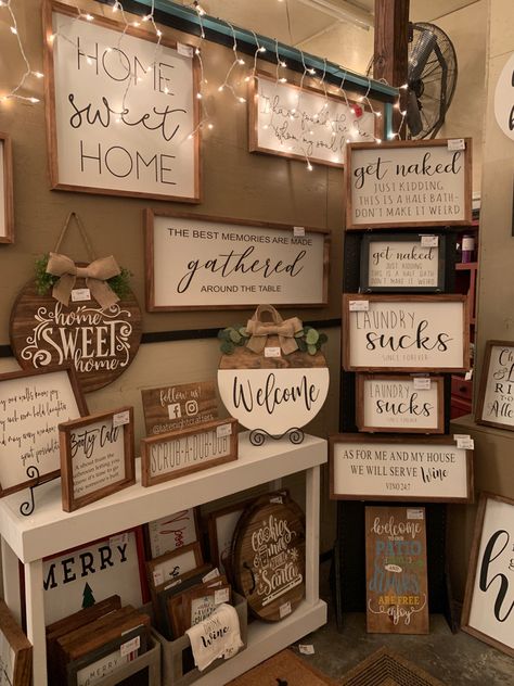 Rustic Craft Show Display Booth Ideas, Rustic Craft Booth Displays, Signs That Sell At Craft Fairs, Wooden Sign Display Craft Fairs, Sign Booth Display, Woodworking Vendor Booth, Laser Craft Show Ideas, Craft Fair Sign Display, Craft Show Booth Display Ideas For Signs