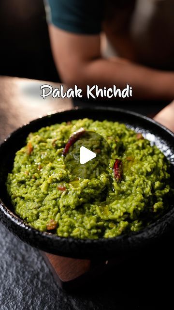 Abhinay Gupta | Chef on Instagram: "Palak Khichdi Is Here 😍  Khichdi’s of india series is back and it’s much needed kyuki diwali main bahut thusa 😂, i know aap bologe extra tadka maara itna tel hai kaise healthy hai and all, ye total 3-4 logo ke liye banti hai calories bhi 3-4 logo main bategi and honestly oil/ghee ke alawa baaki sab healthy hai :)   Jaldi try karo aur batao kaisa laga :)   Full recipe is in comments below 👇 do save it for future   #khichdi #foodie #simplefood #comfortfood #palak #rice #spicy #instagood #recipe" Palak Khichdi Recipe, Palak Rice, 4 Logo, Rice Dishes, Ghee, Comfort Food, Easy Meals, Rice, Chef