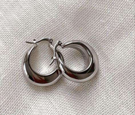 90s Silver Jewelry, Vintage Jewelry Silver, Silver Vintage Jewelry, Aros Aesthetic, Cute Silver Jewelry, Silver Earrings Aesthetic, Sign Aesthetic, Silver Jewlery, Vintage Silver Jewelry