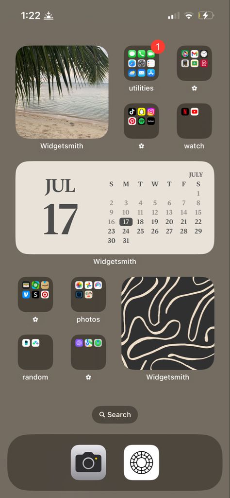 Iphone Home Screen Inspo Aesthetic, Home Screen Inspo Iphone Simple, Iphone Home Screen Layout Organized Simple, I Phone Home Screen Organization, I Phone Set Up Ideas, Clean Homescreen Layout, Cinema Wallpaper Iphone, Ios 17 Home Screen Ideas Aesthetic, What’s On My Iphone Aesthetic