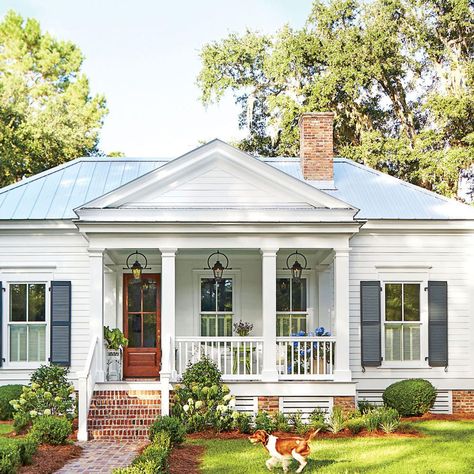 An Elegant 800-Square-Foot Cottage - The Glam Pad Tiny House Plans Small Cottages, Small Cottage Designs, Cottage House Exterior, Florida Cottage, Southern Cottage, Small Cottage Homes, Blue Shutters, Small Cottages, Best Tiny House