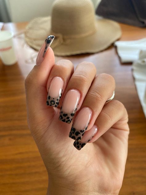 Grey Leopard Print Nails, Leopard Print Nails, Grey Leopard, Leopard Nails, Grey Leopard Print, Dark Nails, Drawings Simple, Art Drawings Simple, French Nails