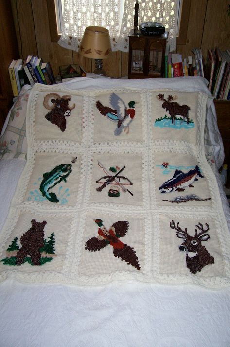 Crochet Hunting Afghan Moose Blanket, C2c Afghan, Beginner Crochet Blanket, Crochet Moose, Deer Crochet, Crochet Quilts, C2c Blanket, Crochet Blanket Ideas, Crochet Men