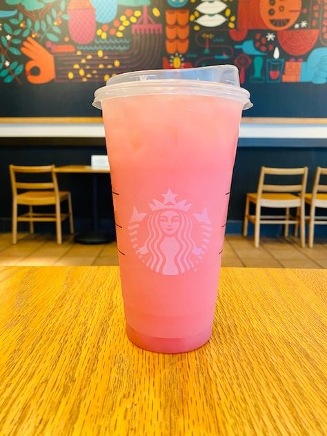 Refresher Starbucks Recipe, Peach Refresher Starbucks, Peach Ring Drink, Peach Refresher, Preppy Drinks, Refresher Starbucks, Vanilla Frappuccino, Peach Ring, Fuzzy Peach