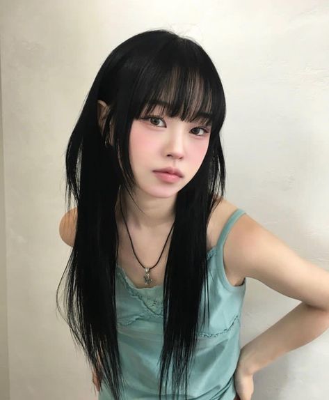 Bangs With Long Hair Asian, Hime Cut With Wispy Bangs, Discord Theme, Heisei Retro, Asian Bangs, Hair 2025, Princess Vibe, Beautiful Monster, Hime Cut