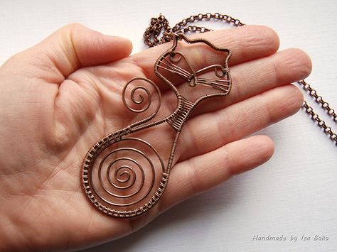 Drátěná Socha, Wire People, Copper Wire Art, Wire Jewelry Patterns, Wire Wrapped Jewelry Tutorials, Bijoux Fil Aluminium, Jewelry Design Inspiration, Wire Jewelry Designs, Diy Wire Jewelry