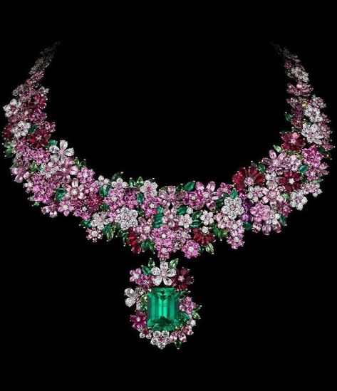 victoiredecastellane Flower Diamond Necklace, Dior Floral, Victoire De Castellane, Haute Jewelry, Dior Necklace, Neck Pieces Jewelry, Fancy Jewelry Necklace, Jewellery Design Sketches, Expensive Jewelry Luxury