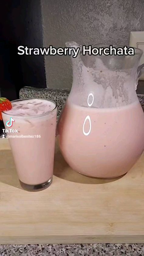 Strawberry Horchata Recipes, Homemade Agua Fresca, Agua Fresca Strawberry, Mexican Alcoholic Drinks, Horchata Recipe Mexican, Strawberry Agua Fresca Recipe, Strawberry Horchata, Strawberry Agua Fresca, Peach Sorbet Recipe