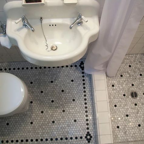 1910 Bathroom Ideas & Photos | Houzz Small 1920s Bathroom, 1910 Bathroom Ideas, Old Timey Bathroom, Turn Of The Century Bathroom, Victorian Bathroom Ideas Vintage, Old Home Bathroom Remodel, 1910 Bathroom Design, Vintage Bathrooms Ideas, Edwardian Bathroom Ideas