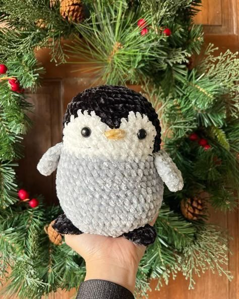 Crochet Plushies Penguin, Penguin Plushie Crochet, Crochet Plush Penguin, Crochet Plushies For Christmas, Cute Winter Crochet Ideas, Crochet Winter Amigurumi, Crochet Animals Christmas, Crochet Winter Plushies, Cute Crochet Christmas Ideas