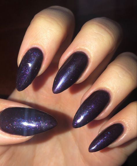 Raven Nails Designs Teen Titans, Purple Glitter Almond Nails, Dark Purple Sparkly Nails, Dark Purple Nails With Glitter, Dark Purple Glitter Nails, Purple Sparkly Nails, Irridescent Nails, Gold Sparkle Nails, Purple And Silver Nails