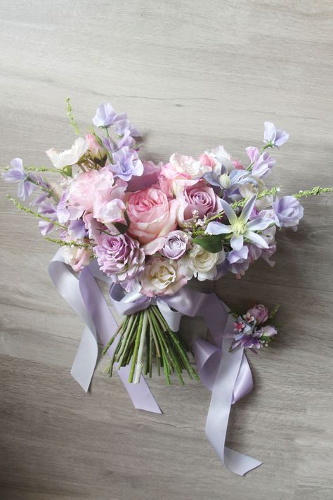 Heart Shaped Bridal Bouquet, Pink And Lilac Bouquet, Light Purple Wedding Bouquet, Lavender Colour Flowers, Bridal Bouquet Pink And Purple, Lilac And Pink Wedding Flowers, Lavanda Bouquet, Light Purple Bouquet, Bridal Bouquet Lilac