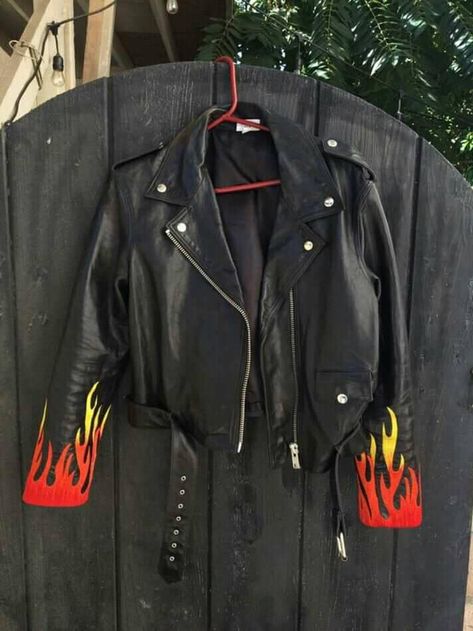 Leather Jacket And Hoodie, Leather Jacket And Shorts, Drawing Leather Jacket, Leather Jacket Drawing, Jacket And Jeans Outfit, Jackets Drawing, Diy Leather Jacket, Jacket Jeans Outfit, Flame Jacket