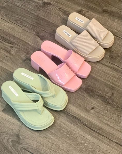 Aesthetic Shoes Sandals, Aesthetic Slippers Summer, Platform Slippers Outfit Aesthetic, Footware For Women Flat, Aesthetic Slippers For Women, Crocs Sandals Aesthetic, Aesthetic Footwear For Women, Sliper Woman Trendy, Sandles For Girls Aesthetic