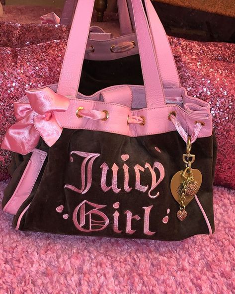 Juicy Couture Aesthetic, 2000s Bags, 2000s Juicy Couture, Y2k Bags, Mcbling Fashion, 2000s Girl, Juicy Couture Bracelet, Fran Fine, Dream Bag