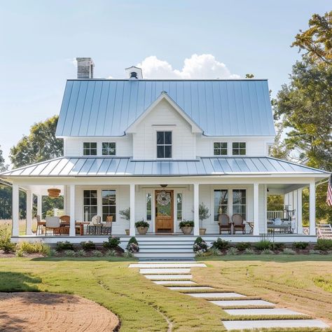 Farm Style House Exterior, Cute Country Houses, Vintage Farmhouse Exterior, Rancher House, Old Farmhouse Remodel, 1800s Farmhouse, Low Country Homes, White Homes, Small Home Plans