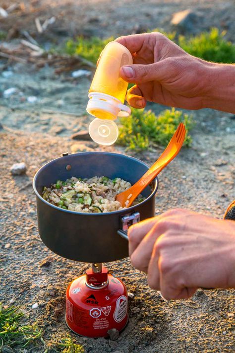 Vegetarian Camping Food, Lightweight Backpacking Food, Vegetarian Camping Recipes, Vegetarian Camping, Meals For The Family, Camping Food Ideas, Camping Meal Planning, Backpacking Meals, Camping Snacks