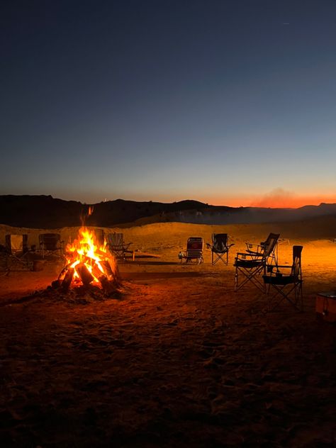 Orange Camping Aesthetic, Wild Camping Aesthetic, American Desert Aesthetic, Neon Desert Aesthetic, Desert Festival Aesthetic, Desert Town Aesthetic, Desert Camping Aesthetic, Desert Bonfire, Desert Night Aesthetic