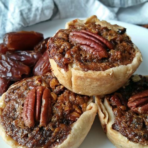 Date Tart Recipes, Pecan Pie Cake Recipe, Pie Cake Recipe, Pecan Pie Cake, Cake Recipe Easy, Pecan Tarts, Bars Chocolate, Leftover Dough, Chocolate Pecan Pie