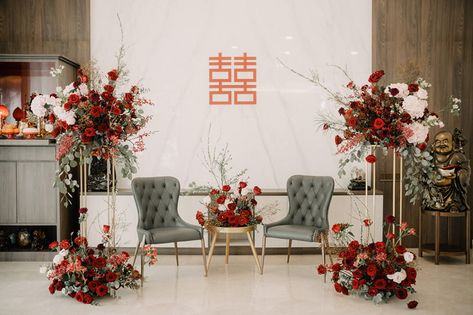 Chinese Wedding Reception Decoration, Modern Chinese Wedding Backdrop, Modern Chinese Wedding Decor, Chinese Wedding Decor Backdrops, Chinese Wedding Tea Ceremony Backdrop, Chinese Wedding Inspiration, Sangjit Decoration Backdrop Simple, Modern Chinese Wedding Decoration, Sangjit Decoration Backdrop