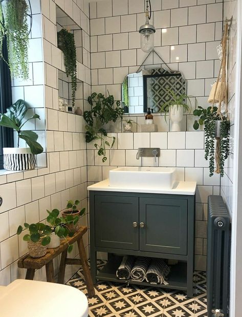 Quirky Bathroom Ideas, Clawfoot Tub Ideas, Clawfoot Tubs, Small Bathroom Inspiration, Quirky Bathroom, Toilet Room Decor, Small Bathroom Interior, New House Bathroom, Tub Ideas