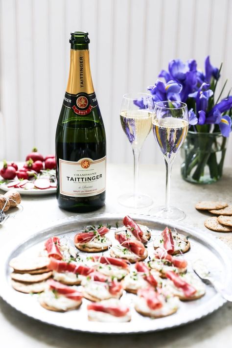 Quick & Easy Champagne & Food Pairing Guide Prosciutto Bites, Wine Tasting Appetizers, Champagne Food, Champagne Pairing, Food Pairing, Champagne Taste, Wine Tasting Party, Party Food Platters, Cheese Tasting