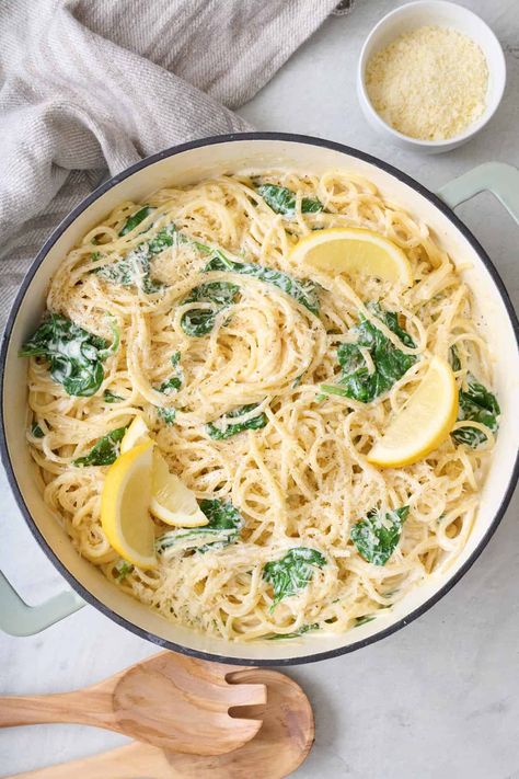 Lemon Ricotta Pasta is a zesty, vegetarian, quick weeknight meal made with simple pantry staples and ready in just 20 minutes! Chicken Lemon Ricotta Pasta, One Pot Pasta With Ricotta And Lemon, Creamy Lemon Ricotta Pasta, Quick Lemon Ricotta Spaghetti, Quick Lemon Ricotta Pasta, Ricotta Pasta Recipes, Weeknight Dinner Pasta, Lemon Pasta Recipes, Roasted Red Pepper Pasta