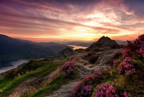 Ben A'an and Loch Katrine | © Andy Belshaw/Flickr Scotland Wallpaper, Scottish Mountains, Scotland Landscape, Famous Pictures, West Coast Scotland, Scotland Highlands, Image Nature, Scottish Landscape, Scotland Travel