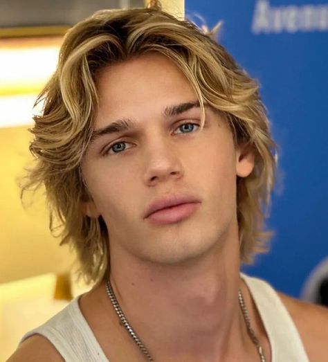 Blonde Flow Hair Men, Blond Hair Styles For Medium Length Hair, Men Hair Blonde, Men Curtain Hairstyle, Blonde Mens Haircut, Long Blonde Hair Men, Blonde Long Hair Men, Curtains Hairstyle Men, Hockey Hairstyles