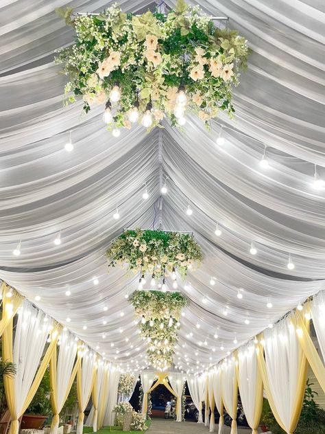 Wedding Pandal, Wedding Reception Slideshow, Shadi Decor, Wedding Tent Decorations, Simple Stage Decorations, Hall Decorations, White Wedding Decorations, Wedding Stage Backdrop, Wedding Hall Decorations