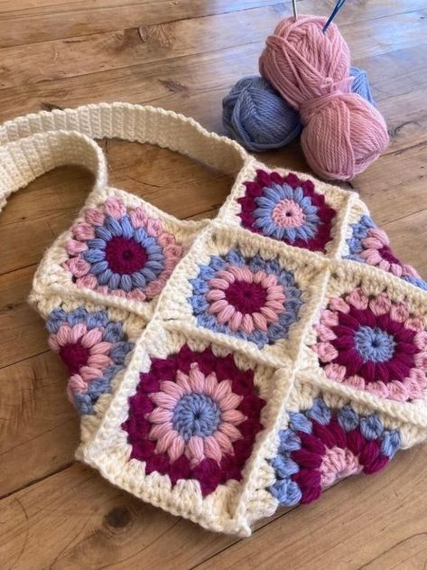 Crochet Shoulder Bags, Crochet Inspo, Crochet Fashion Patterns, Crochet Cross, Festival Bag, Crochet Tote, Diy Crochet Projects, Bag Crochet, Crochet Bag Pattern