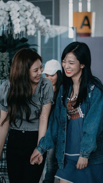 Jisoo And Jennie Wallpaper, Pink Film, Lisa Jennie Rose, Jennie Rose, Blackpink Wallpaper, Rose Blackpink, Blackpink Funny, Leh, Blackpink And Bts