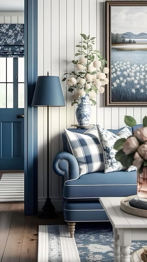 Blue And White Family Room, Old English Living Room, Salons Cottage, American Cottage, Blue And White Living Room, Blue Living Room Decor, Casa Country, Blue White Decor, Cottage Living Rooms