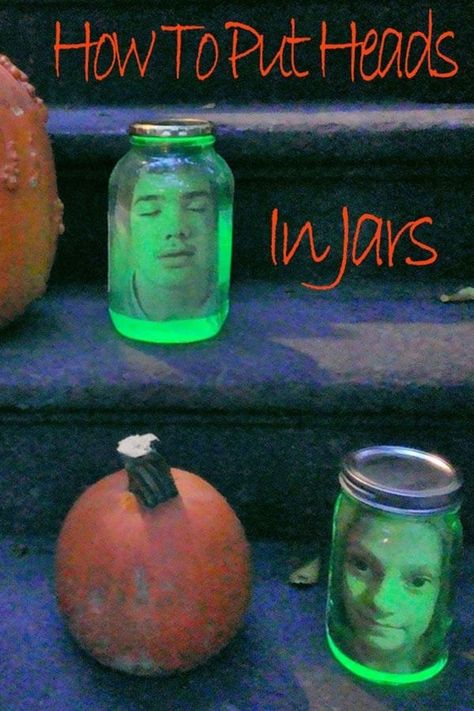 Mad Scientist Halloween, Head In A Jar, Halloween Office Party, Moldes Halloween, Office Halloween Decorations, Dekorasi Halloween, Scary Halloween Decorations Diy, Halloween Pranks, Halloween Jars