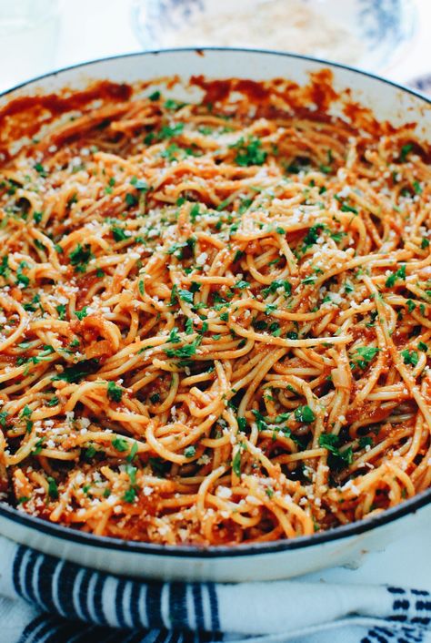 Anchovy Pasta, Lemon Pasta Recipes, Tomato Pasta Recipe, Italian Sauce, Pasta Night, Lemon Pasta, Tomato Pasta, Canned Tomato Sauce, Anchovies