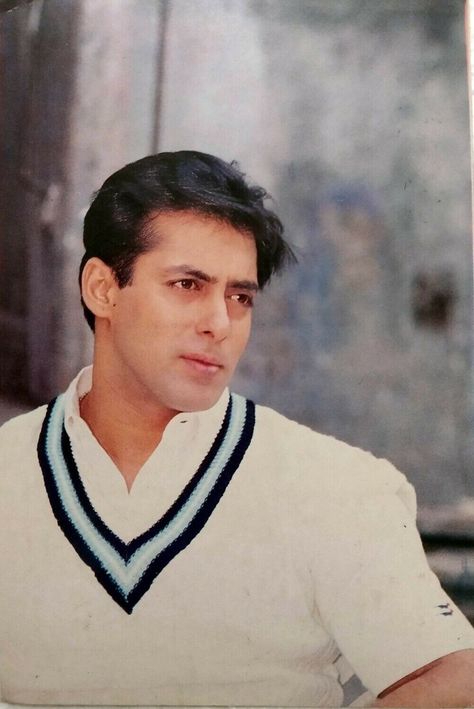 #SalmanKhan #BollywoodFlashback #rare #postcard #muvyz #muvyz040619  @BeingSalmanKhan Salman Khan Young, Akshay Kumar Style, Salman Khan Wallpapers, 90s Bollywood Aesthetic, Salman Khan Photo, National Film Awards, Cool Boy Image, 90s Bollywood, Aamir Khan