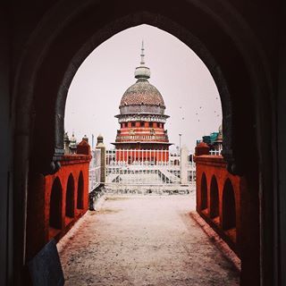 Peeking through the history 👀 Repost by @thesimplecrew #Dome #chennai #chennaistreets #chennaidiaries #chennaites #heritage #history #storiesofindia #sunday #weekend #helloweekend #lovethiscity #loveit #onlyinchennai #architecture #picoftheday #india #instacool #igers #photooftheday #photogram #tourist #travel #explore #SoChennai Madras City, Madras High Court, Hello Weekend, High Court, Chennai, The History, Taj Mahal, Art Inspiration, India