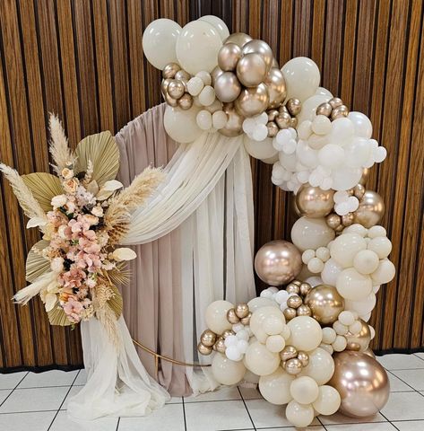 Balloon Wall For Wedding, Champagne Balloon Garland, Balloon Arch Birthday Party, Backyard Engagement Party Decorations, Wedding Ballons, Gold Balloons Decorations, 60th Birthday Ideas For Mom, Balloon Arch Wedding, Balloon Arch Ideas