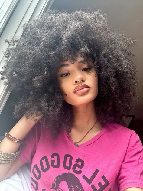 Curly Fro Black Women, Natural Hair Aesthetic, Curly Hair Afro, Afro Black Women, Hair Like Wool, Curly Fro, Cute Natural Hairstyles, Girls Natural Hairstyles, Pelo Afro