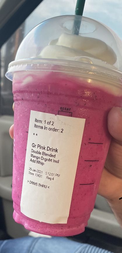 Pink drink - Starbucks with Mango/Dragonfruit, double blended topped with whipped cream. Starbucks Drinks With Whipped Cream, Pink Drink Blended, Dragonfruit Drink, Strawberry Starbucks Drink, Vanilla Bean Frappe, Starbucks Order, Strawberry Acai, How To Order Starbucks, Blended Drinks