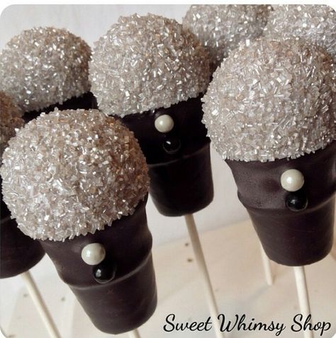 Microphones Cake Pops Microphone Cake Pops, Kids Disco Party, Cake Pops Ideas, Disco Theme Parties, Microphone Cake, Quarter Auction, Musical Cake, Hip Hop Birthday Party, Kite Party