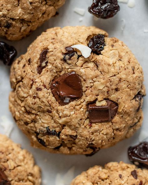 Chocolate Cherry Oatmeal, Cherry Breakfast, Oatmeal Protein Cookies, Cherry Oatmeal, Pumpkin Pie Oatmeal, Oatmeal Breakfast Cookies, Vegan Breakfast Easy, Breakfast Cookies Healthy, Favorite Breakfast Recipes