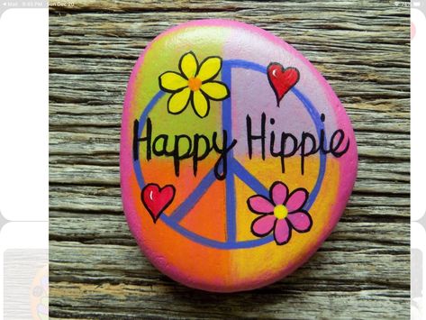 Diy Rocks, Turtle Painted Rocks, Hippie Rock, Rock Painting Tutorial, Diy Rock Art, Rock Painting Ideas, Painted Rocks Kids, Hippie Painting, Painted Rocks Craft