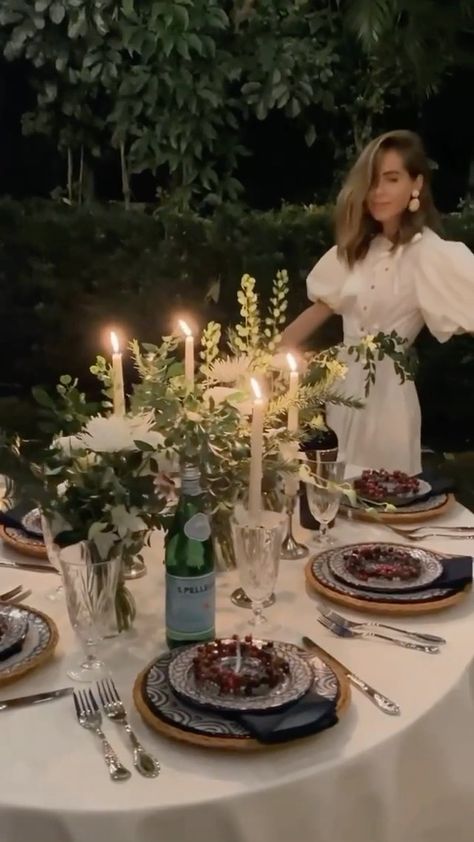 modasondurum on Instagram: Woow 😍 #loveit ✨ via @thestylebungalow Special Dinner Table Decor, Beautiful Dinner Tables, Ideas For Table Decorations Events, Home Dinner Table Setting, Happy Birthday Table Decoration Ideas, Set Up Dinner Table, Outdoor Dinner Parties Tablescapes, Home Dinner Party Table Settings, Frank Sinatra Wedding Aesthetic