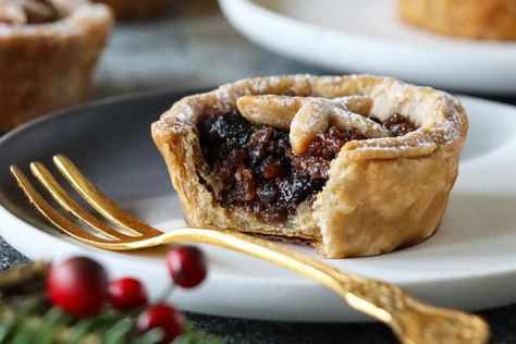 What Is Mincemeat? Homemade Mince Pies, Victorian Recipes, Pastry Filling, English Dishes, Mince Pie Recipe, Minced Meat Recipe, Cinnamon Crumble, Salted Caramel Cheesecake, Unusual Names