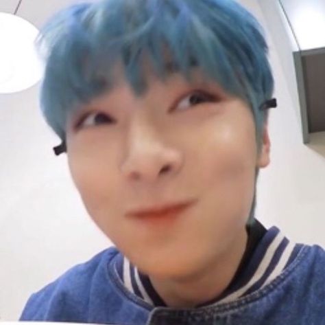 Skz Meme, Maknae On Top, Stray Kids Memes, Skz Memes, Yang Jeongin, Bang Chan, Kpop Memes, Lee Know, Stray Kids