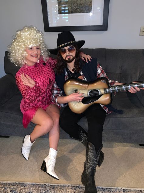 Dynamic iconic duo funny costume for Halloween Billy Ray Cyrus Costume, Vintage Couples Costumes, Halloween Costumes Couples Funny Unique, Funny Halloween Costumes Duo, Duo Ideas, Country Night, Iconic Duos, Costumes 2023, Preppy Halloween