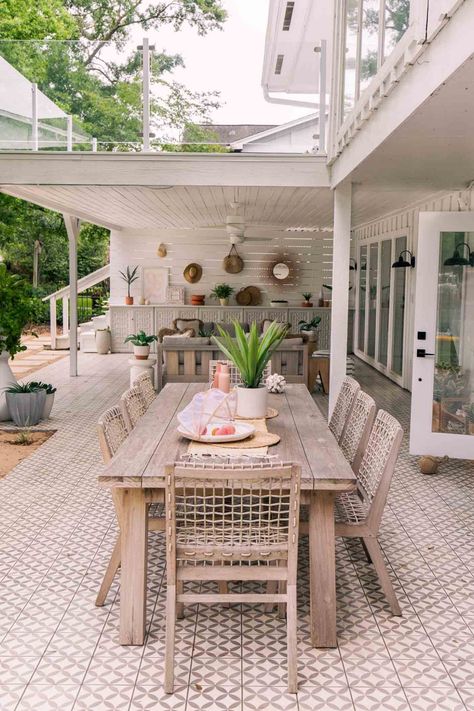 Patio Table Ideas Outdoor, Outside Dining Area Ideas, Outdoor Dining Area Ideas, Airbnb Aesthetic, Fenced Patio, Fiberglass French Doors, Flies Outside, Cement Patio, Patio Tiles