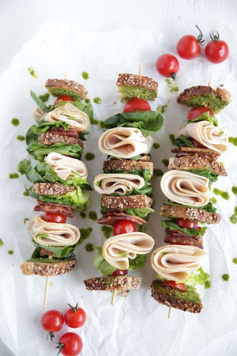 Turkey BLT Sandwich Skewers using Applegate's Natural Oven Roasted Turkey Breast to inspire you for back to school! You will love how easy they are to make for lunch.   #Lunch #Turkey #Bacon #sandwich #skewer #easylunch #recipeoftheday #recipes Turkey Blt Sandwich, Turkey Skewers, Sandwich Skewers, Volleyball Snacks, Blt Sandwich Recipes, Turkey Blt, Oven Roasted Turkey Breast, Sandwich Inspiration, Turkey Club Sandwich